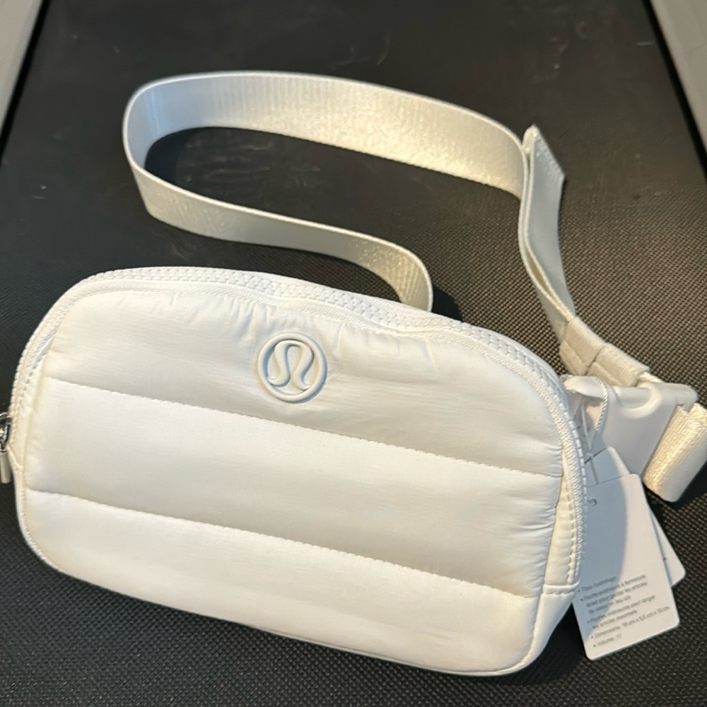 BNWT lululemon everywhere belt bag